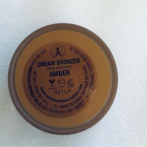 Anastasia beverly hills countor